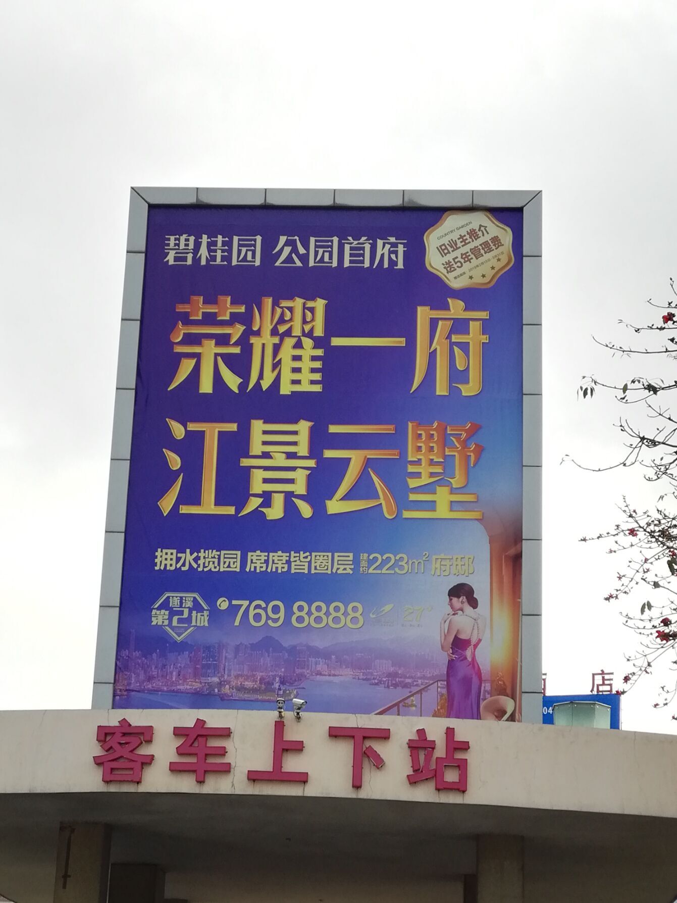 打破平庸，用吊旗織就品牌黃金記憶點(diǎn)